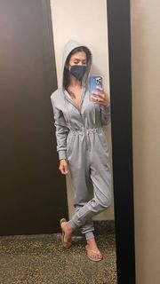 Hilaria Baldwin feet photo thumbnail