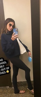 Hilaria Baldwin feet photo thumbnail