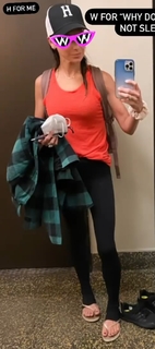 Hilaria Baldwin feet photo thumbnail