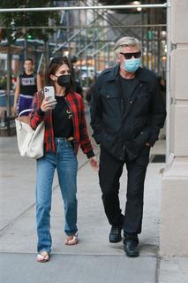 Hilaria Baldwin feet photo thumbnail