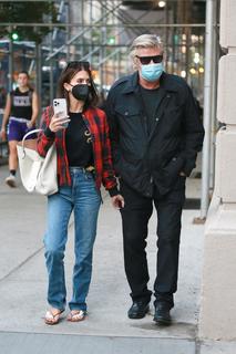 Hilaria Baldwin feet photo thumbnail