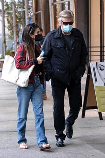 Hilaria Baldwin feet photo thumbnail