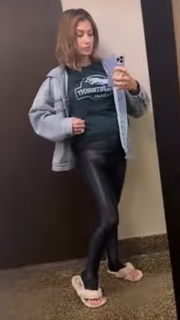 Hilaria Baldwin feet photo thumbnail