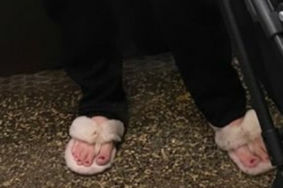 Hilaria Baldwin feet photo thumbnail