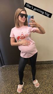 Hilaria Baldwin feet photo thumbnail