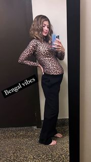 Hilaria Baldwin feet photo thumbnail