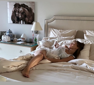 Hilaria Baldwin feet photo thumbnail
