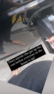 Hilaria Baldwin feet photo thumbnail