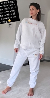 Hilaria Baldwin feet photo thumbnail