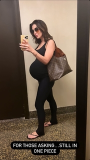 Hilaria Baldwin feet photo thumbnail