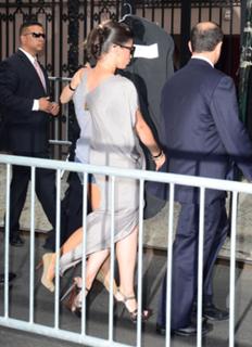 Hilaria Baldwin feet photo thumbnail