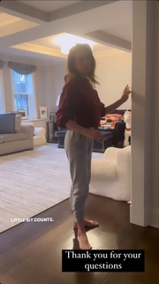 Hilaria Baldwin feet photo thumbnail