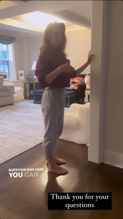 Hilaria Baldwin feet photo thumbnail