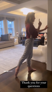 Hilaria Baldwin feet photo thumbnail