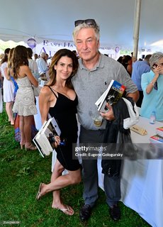 Hilaria Baldwin feet photo thumbnail