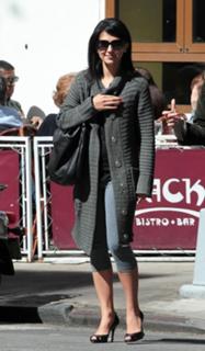 Hilaria Baldwin feet photo thumbnail