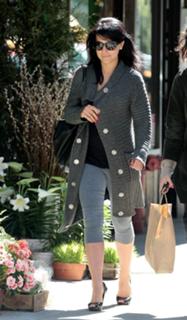 Hilaria Baldwin feet photo thumbnail