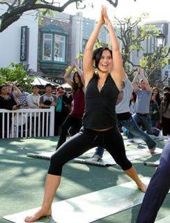 Hilaria Baldwin feet photo thumbnail