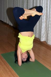 Hilaria Baldwin feet photo thumbnail