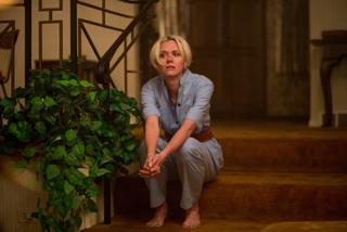 Hilarie Burton feet photo thumbnail