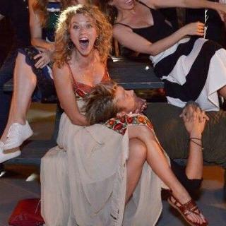 Hilarie Burton feet photo thumbnail