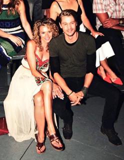 Hilarie Burton feet photo thumbnail