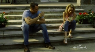 Hilarie Burton feet photo thumbnail