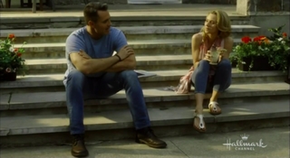 Hilarie Burton feet photo thumbnail