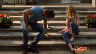 Hilarie Burton feet photo thumbnail