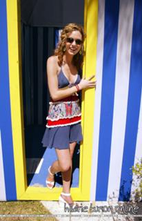 Hilarie Burton feet photo thumbnail