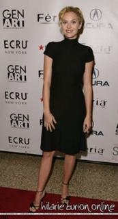 Hilarie Burton feet photo thumbnail