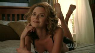 Hilarie Burton feet photo thumbnail
