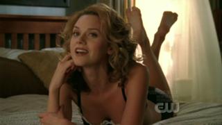 Hilarie Burton feet photo thumbnail