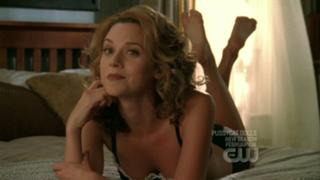 Hilarie Burton feet photo thumbnail