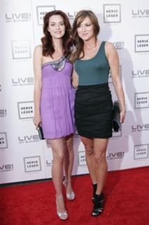 Hilarie Burton feet photo thumbnail