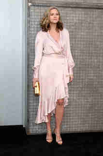 Hilarie Burton feet photo thumbnail
