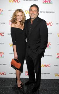 Hilarie Burton feet photo thumbnail