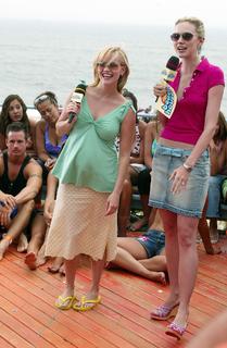 Hilarie Burton feet photo thumbnail