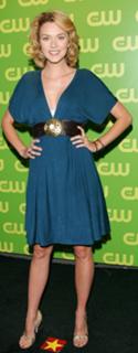 Hilarie Burton feet photo thumbnail
