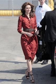 Hilarie Burton feet photo thumbnail