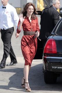 Hilarie Burton feet photo thumbnail