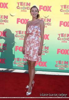 Hilarie Burton feet photo thumbnail