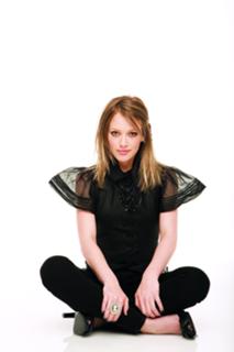 Hilary Duff feet photo thumbnail
