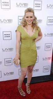 Hilary Duff feet photo thumbnail