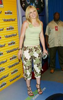 Hilary Duff feet photo thumbnail