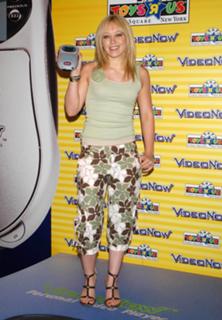 Hilary Duff feet photo thumbnail