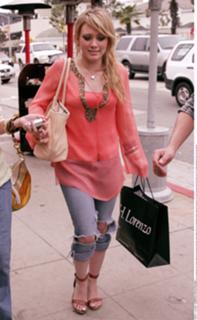 Hilary Duff feet photo thumbnail