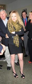 Hilary Duff feet photo thumbnail
