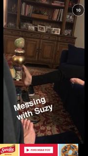 Hilary Duff feet photo thumbnail