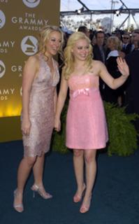 Hilary Duff feet photo thumbnail